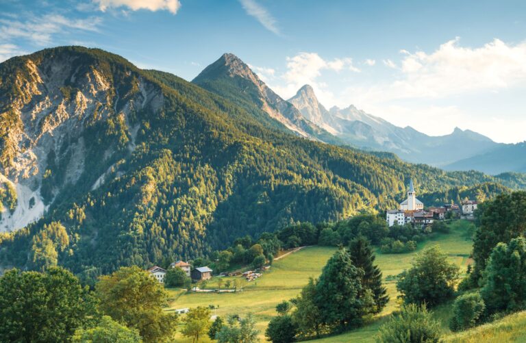 Why Luxury Villas in the Mountains Are Selling Like Hotcakes: A Guide for Real Estate Investors